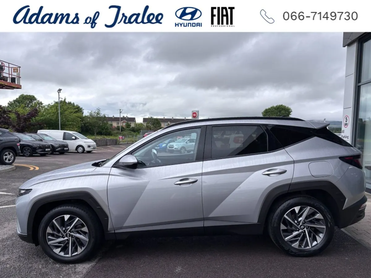 Hyundai Tucson Ix35 Executive 5DR - Image 2
