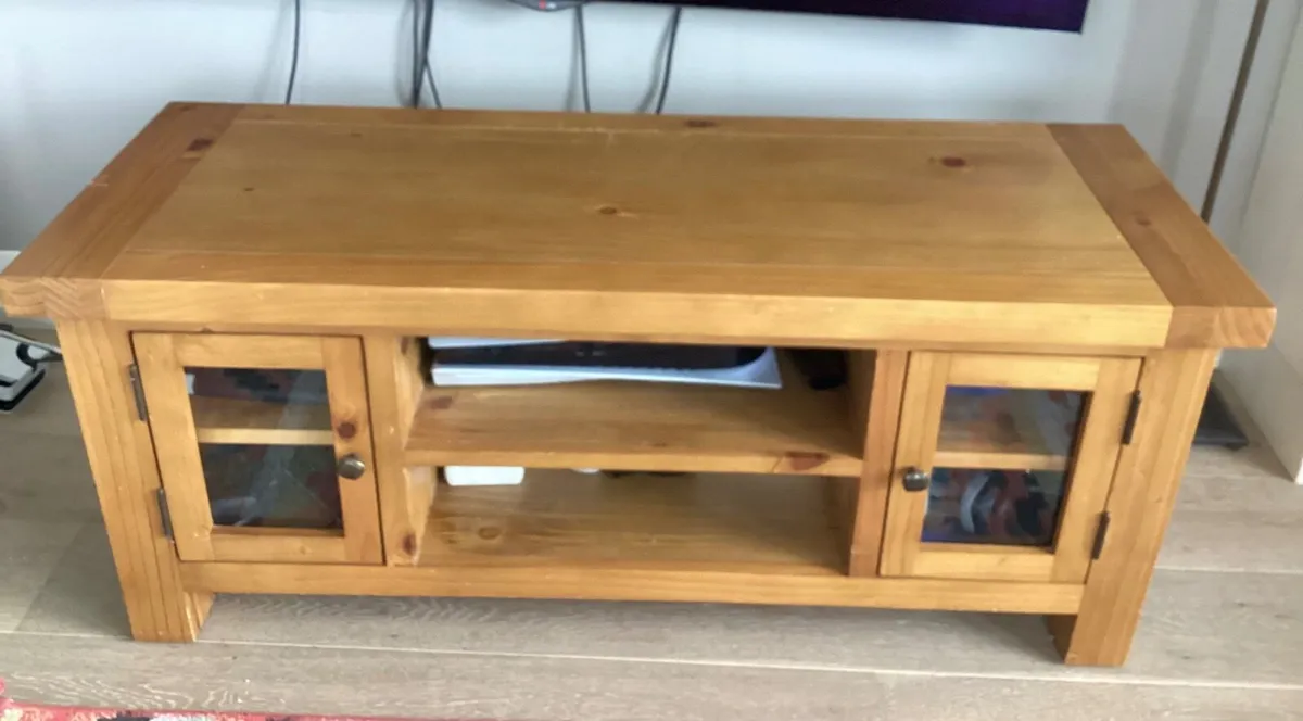 solid wood tv stand/unit, oak - Image 1