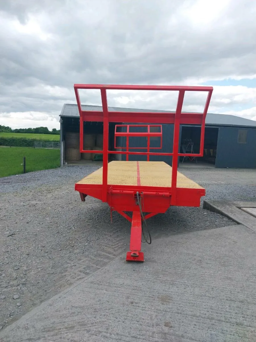 Bale trailer - Image 1