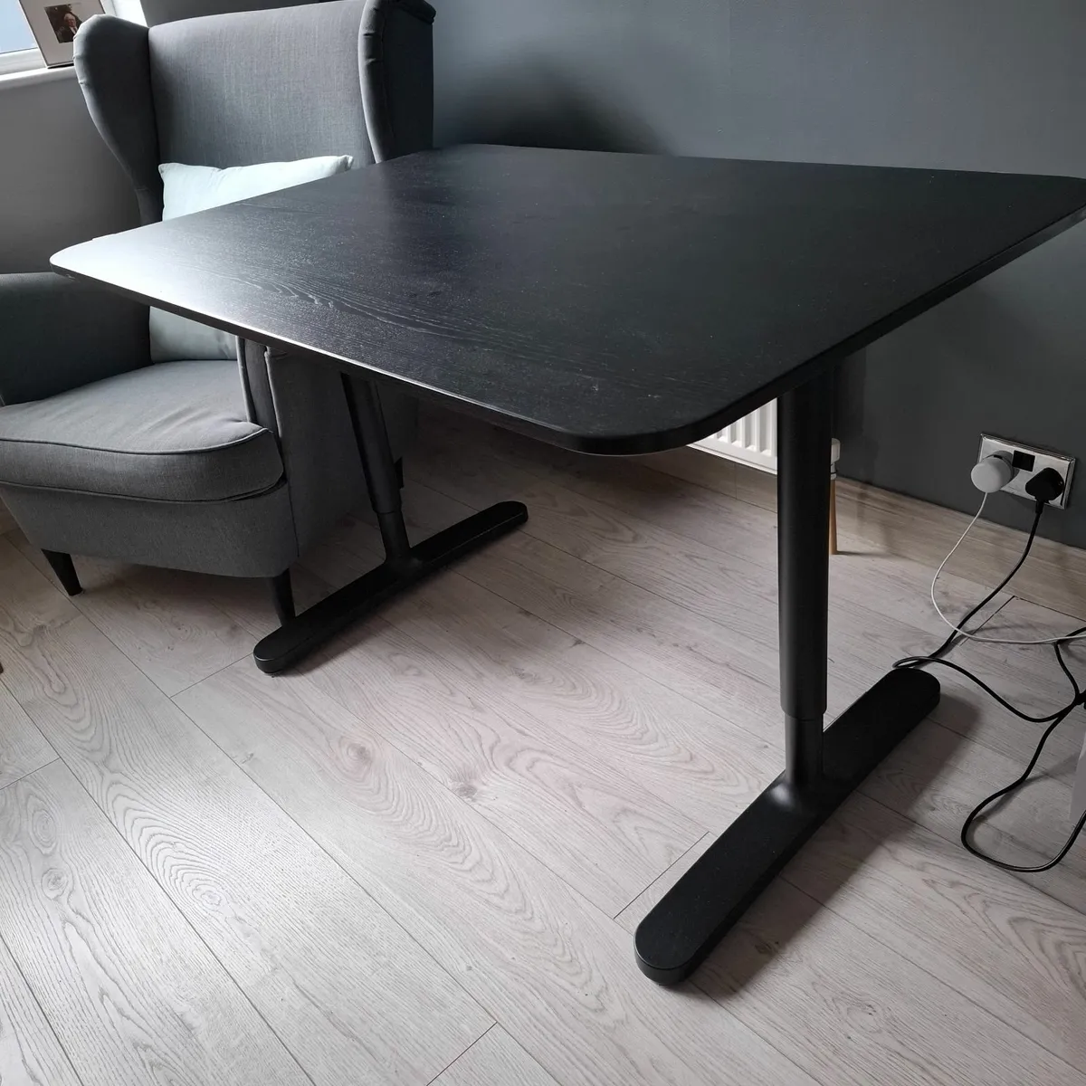 Office desk - Image 1