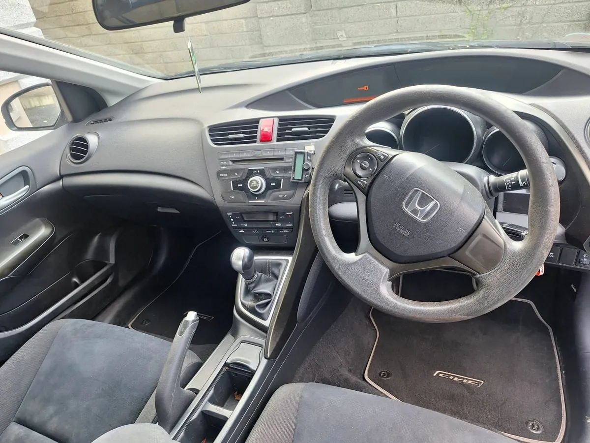 Honda Civic 2012 - Image 2