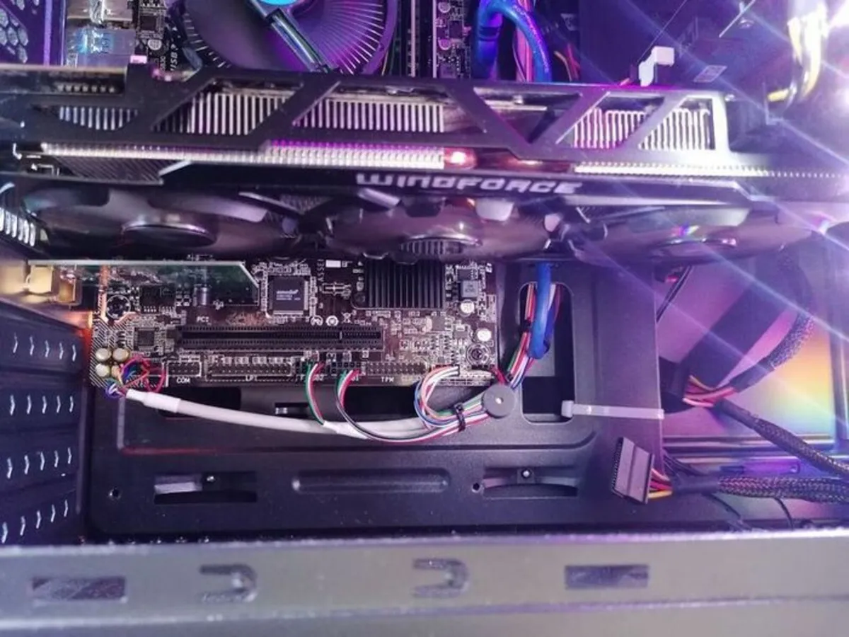 Gaming PC with 24 Handspree monitor - Image 4
