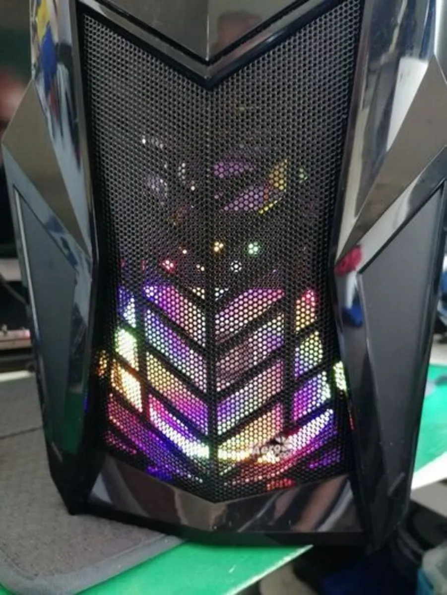 Gaming PC with 24 Handspree monitor - Image 2