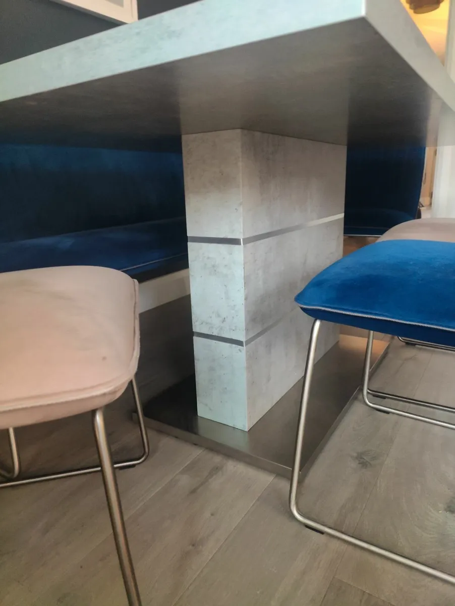 Dining table and chairs - Image 3