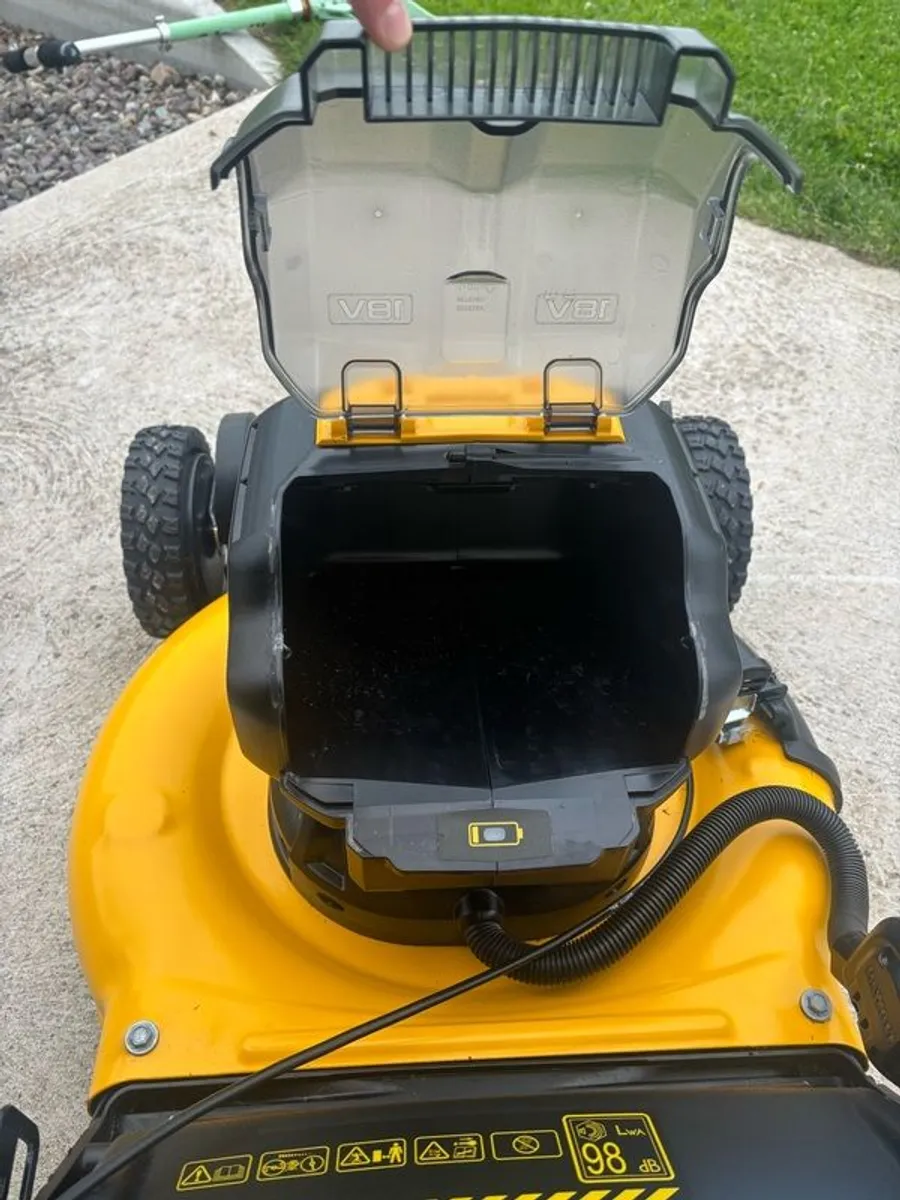 Dewalt lawn mower 2x 18V - Image 2