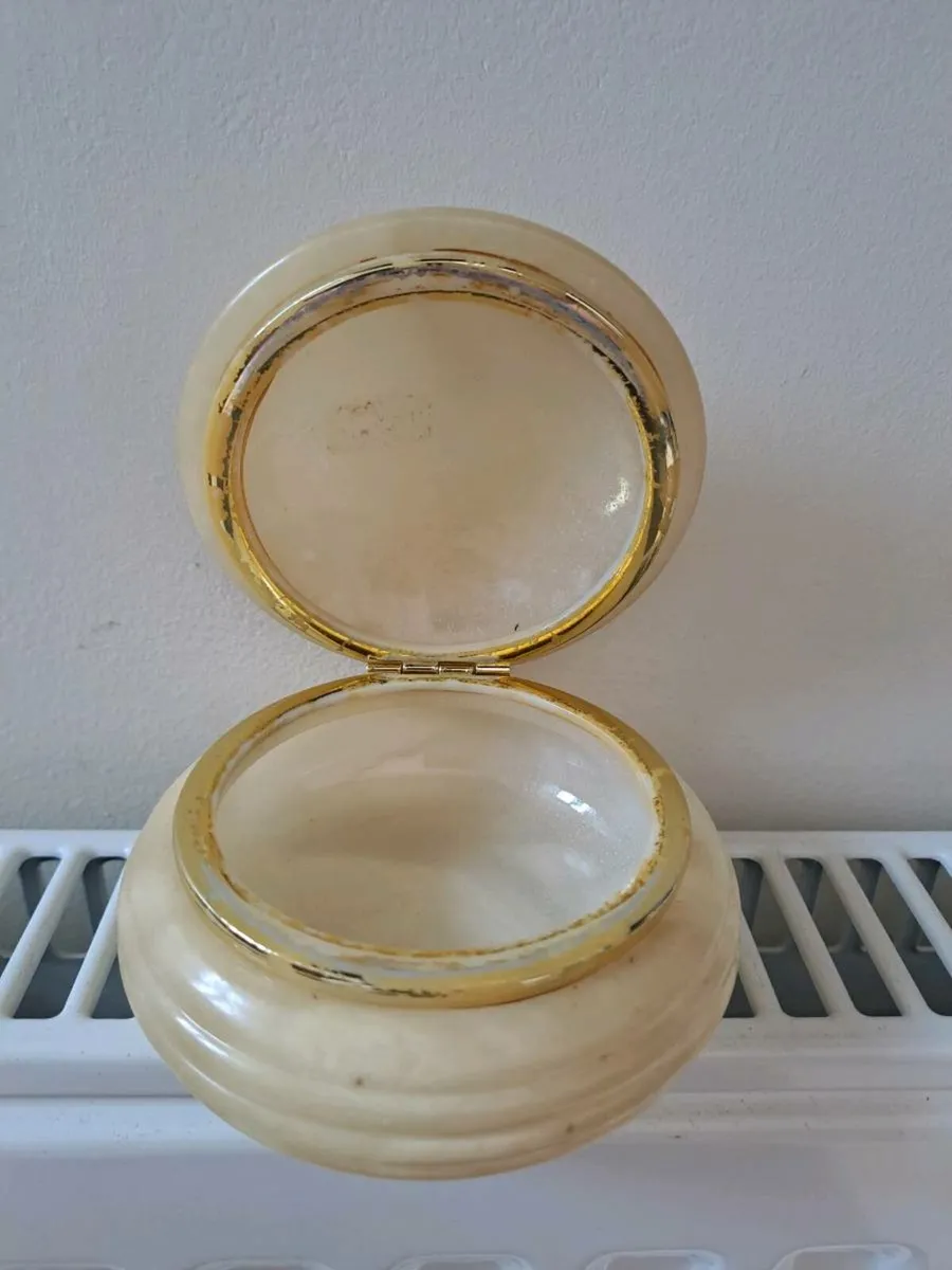Vintage alabaster jewellery box - Image 3
