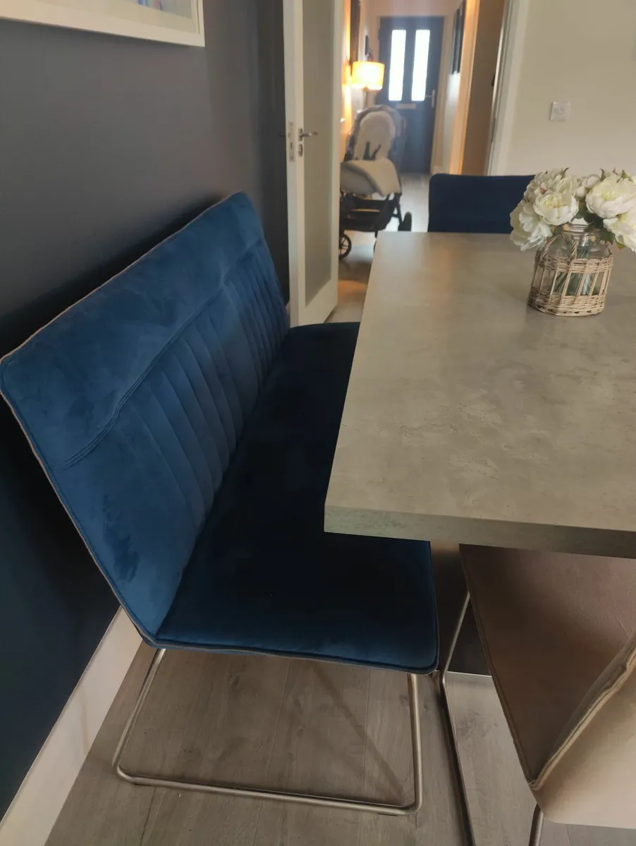 Dining table and chairs - Image 2