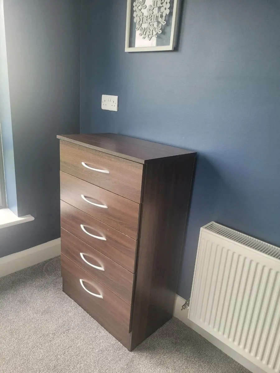 Bedroom Lockers and Chest of Drawers - Image 3