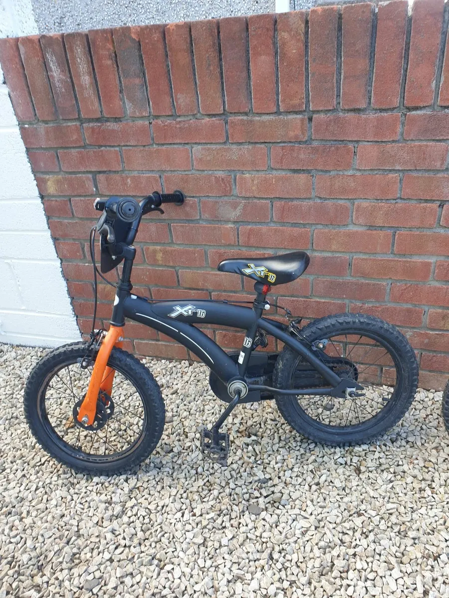 Boys 16" bike in good working nick - Image 1