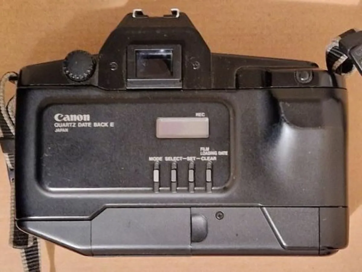 Canon EOS 600 Camera in Excellent Condition - Image 4
