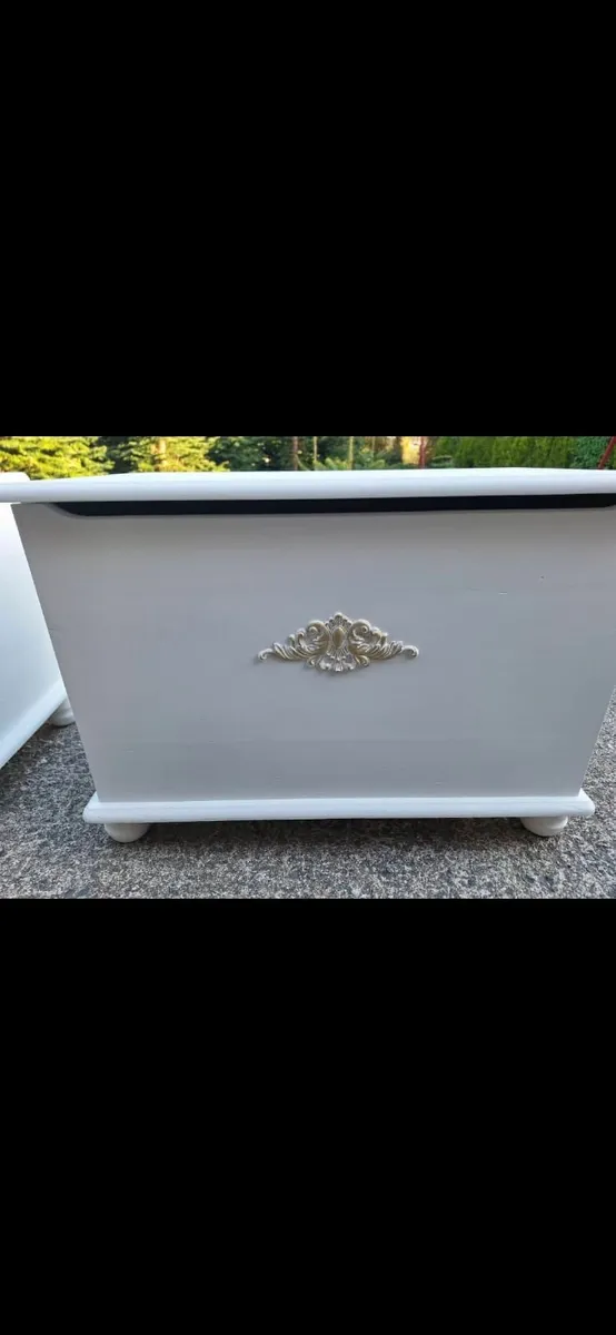 White blanket boxes x2 - Image 1