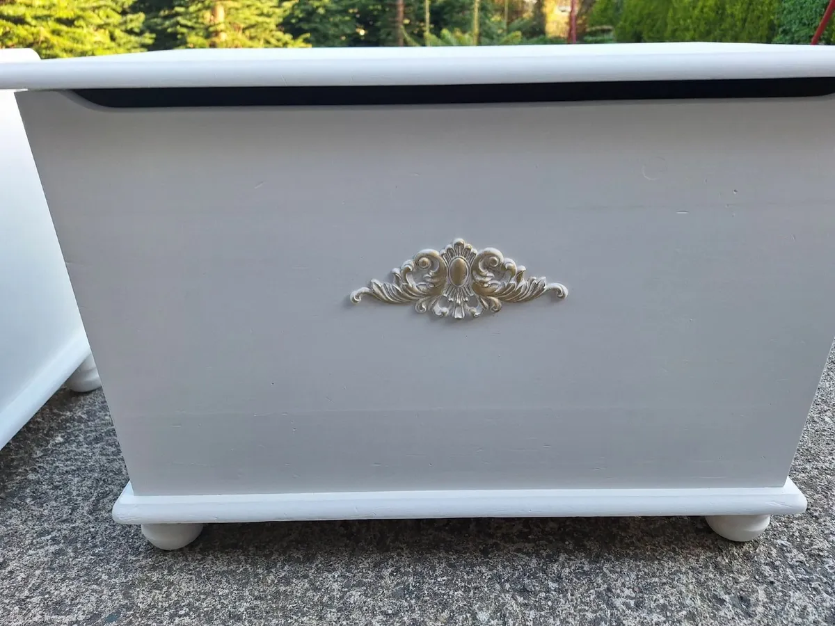 White blanket boxes x2 - Image 3