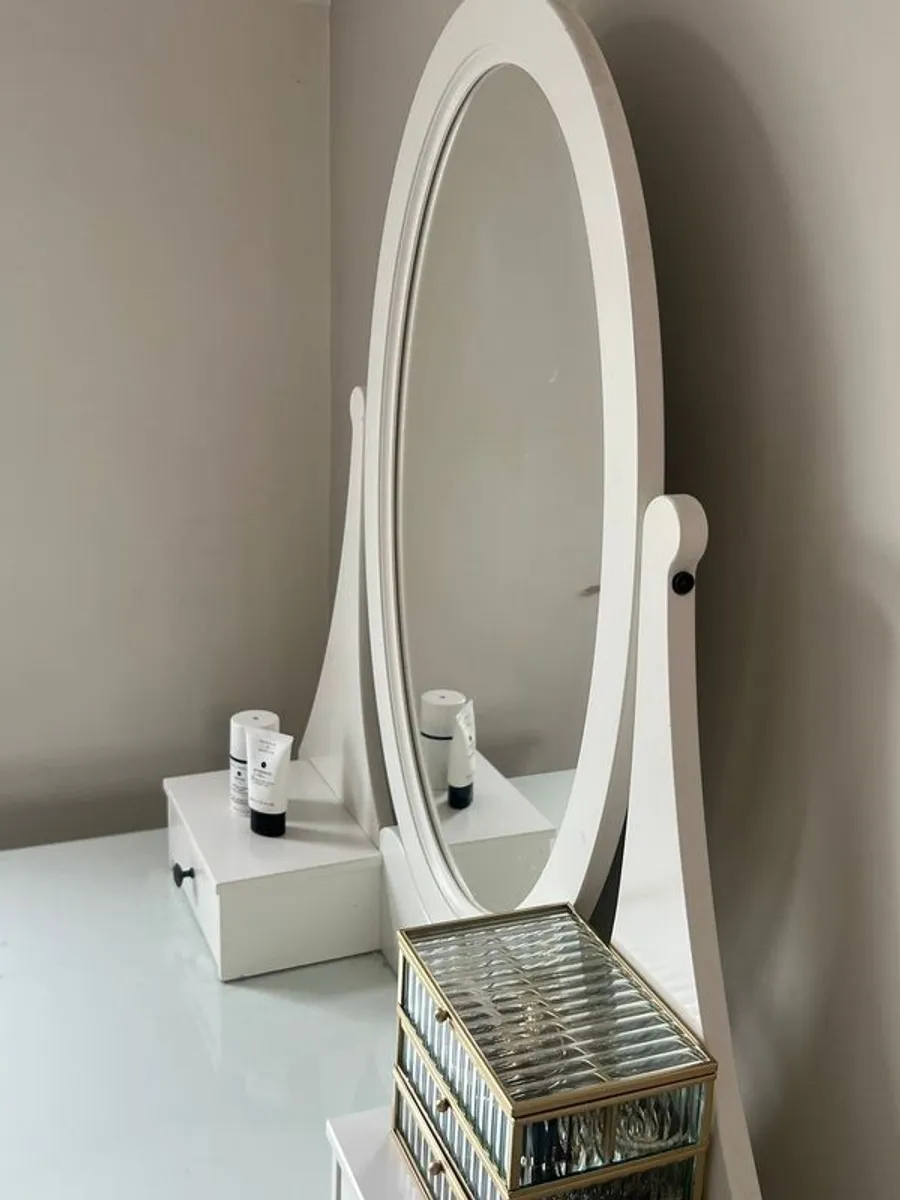 vanity table - Image 4