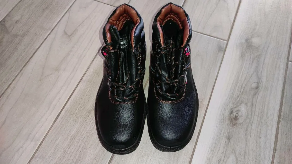Cofra Safety boots size 8 - Image 2