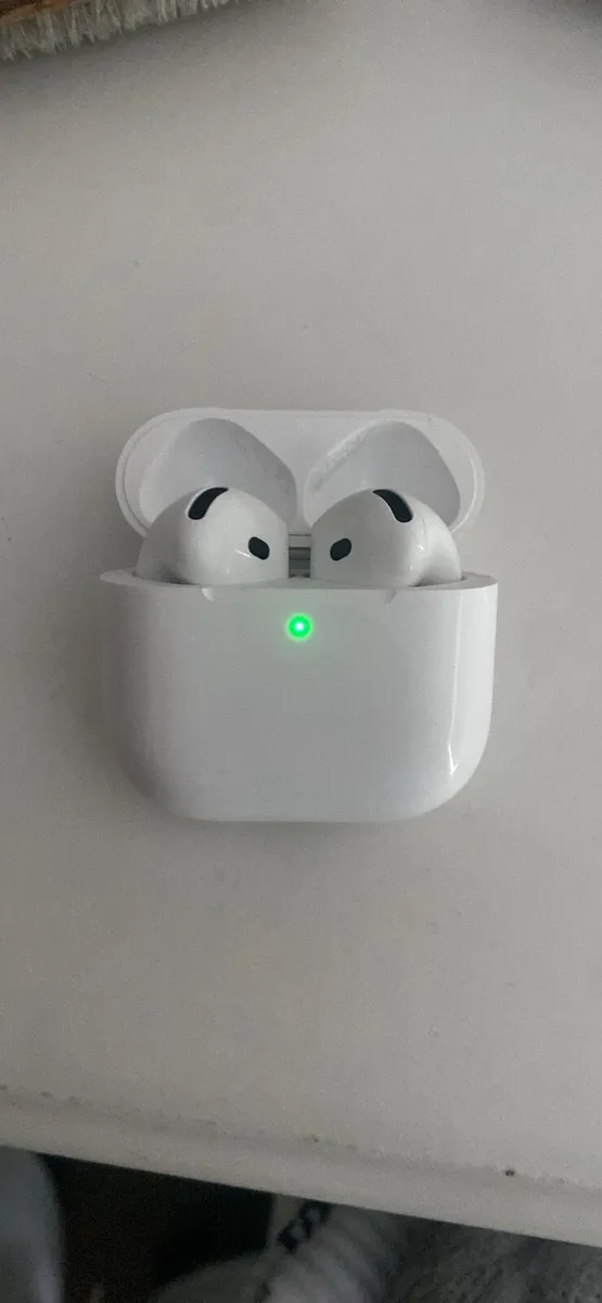 AirPods 4 - Image 1