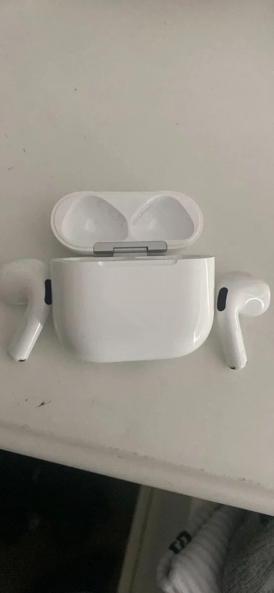 AirPods 4 - Image 2