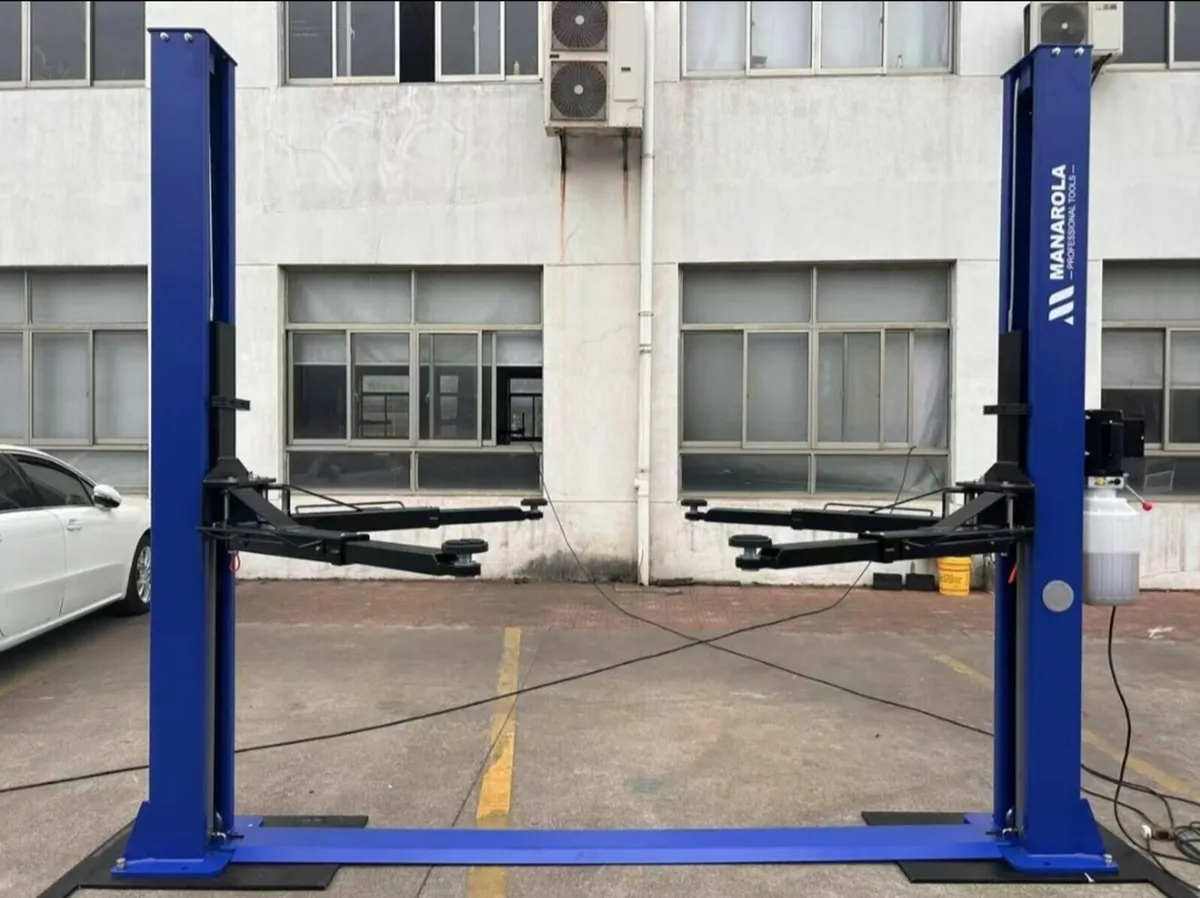 2 POST LIFT 4 TONNE - Image 1