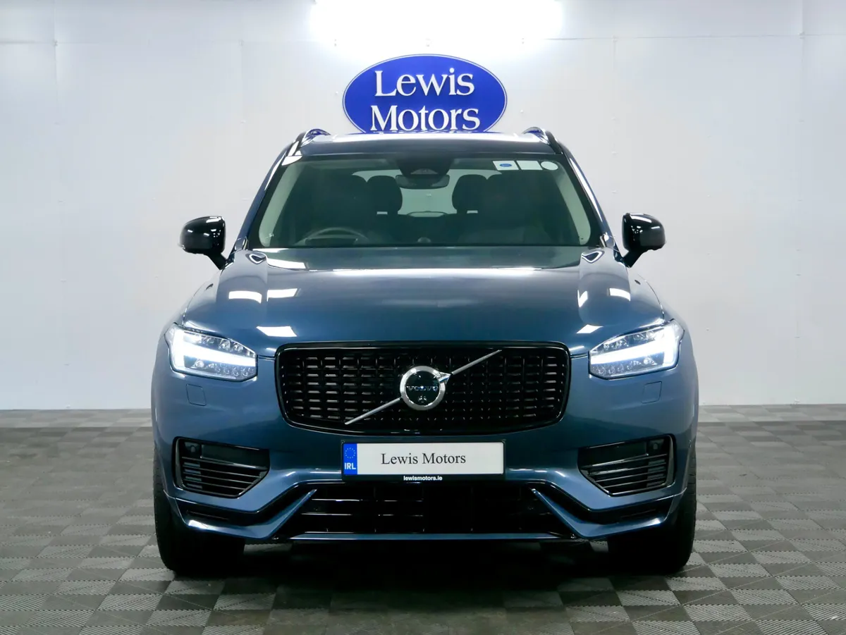 2023 Volvo XC90 T8 ULTIMATE DARK THEME - Image 3