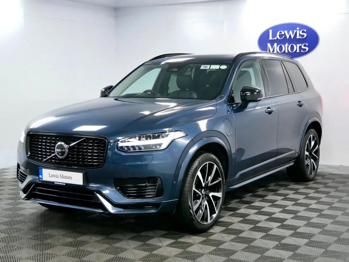 2023 Volvo XC90 T8 ULTIMATE DARK THEME - Image 4