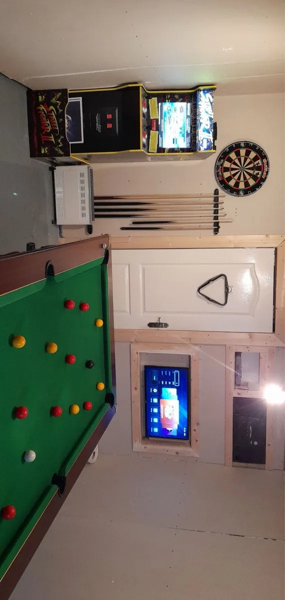 Pool table