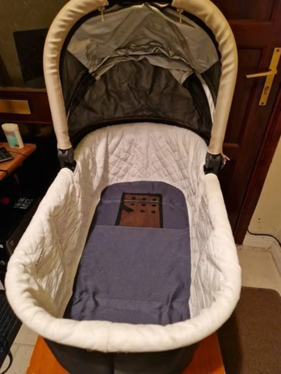 Uppababy Carrycot plus Accessories - New Condition - Image 3