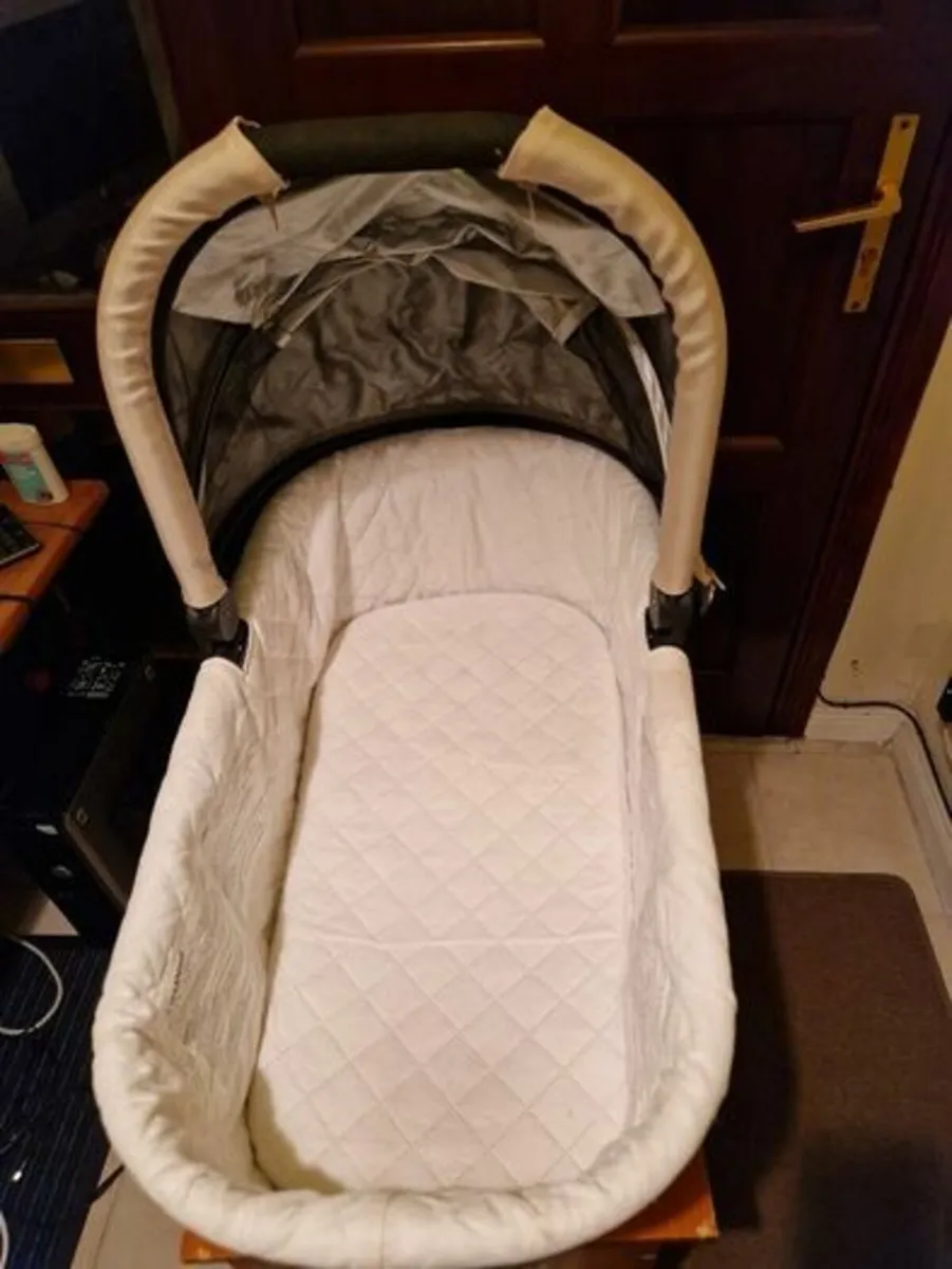 Uppababy Carrycot plus Accessories - New Condition - Image 4