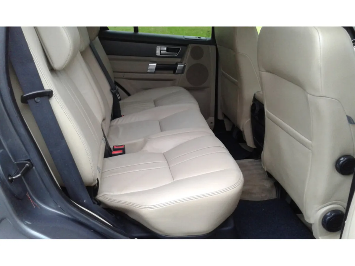 Land Rover Discovery 3.0 TDV6 5 S MY16 X XE CO 4DR - Image 2