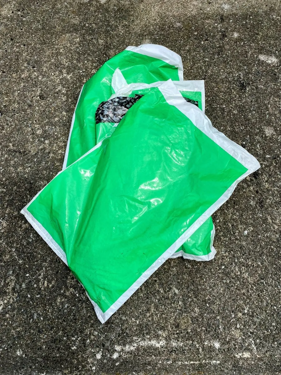 Plastic bags for turf - Image 3