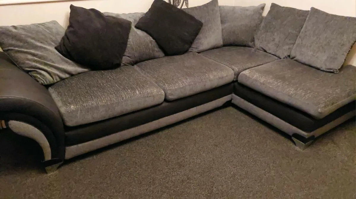 Corner couch - Image 4