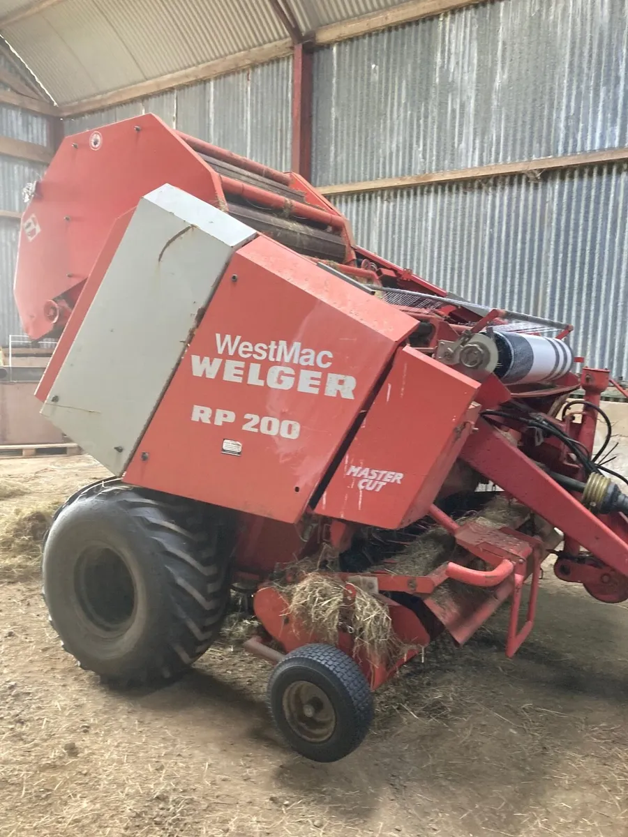 Round baler - Image 1