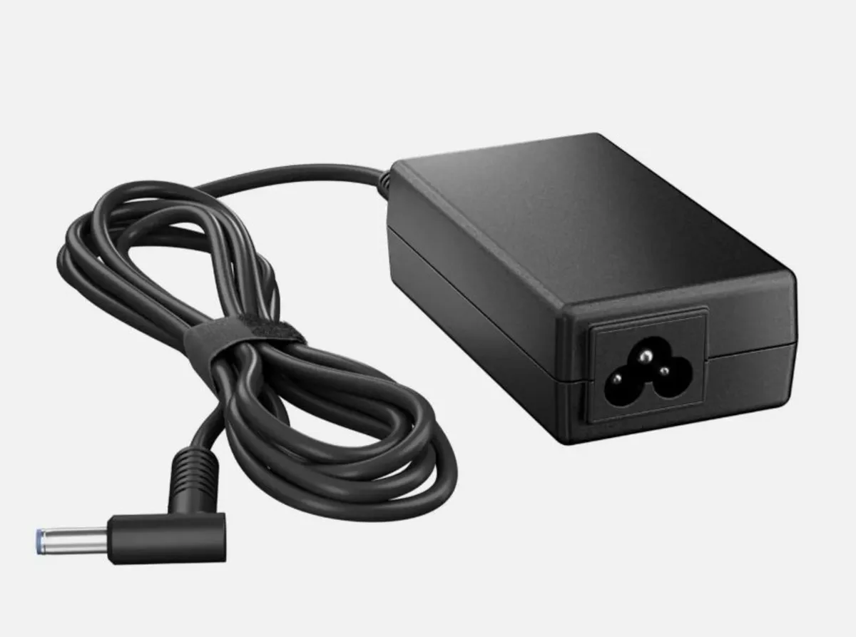 NEW HP 65W Smart AC Power Adapters with converters - Image 2