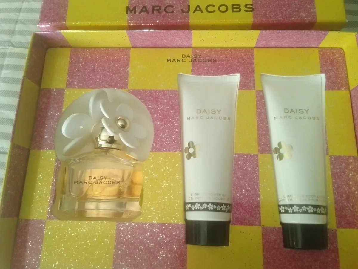 MARC JACOBS DAISY: 50mls  GIFT SET NEW - Image 3