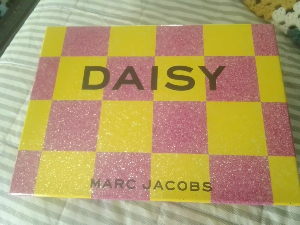 MARC JACOBS DAISY: 50mls  GIFT SET NEW - Image 4