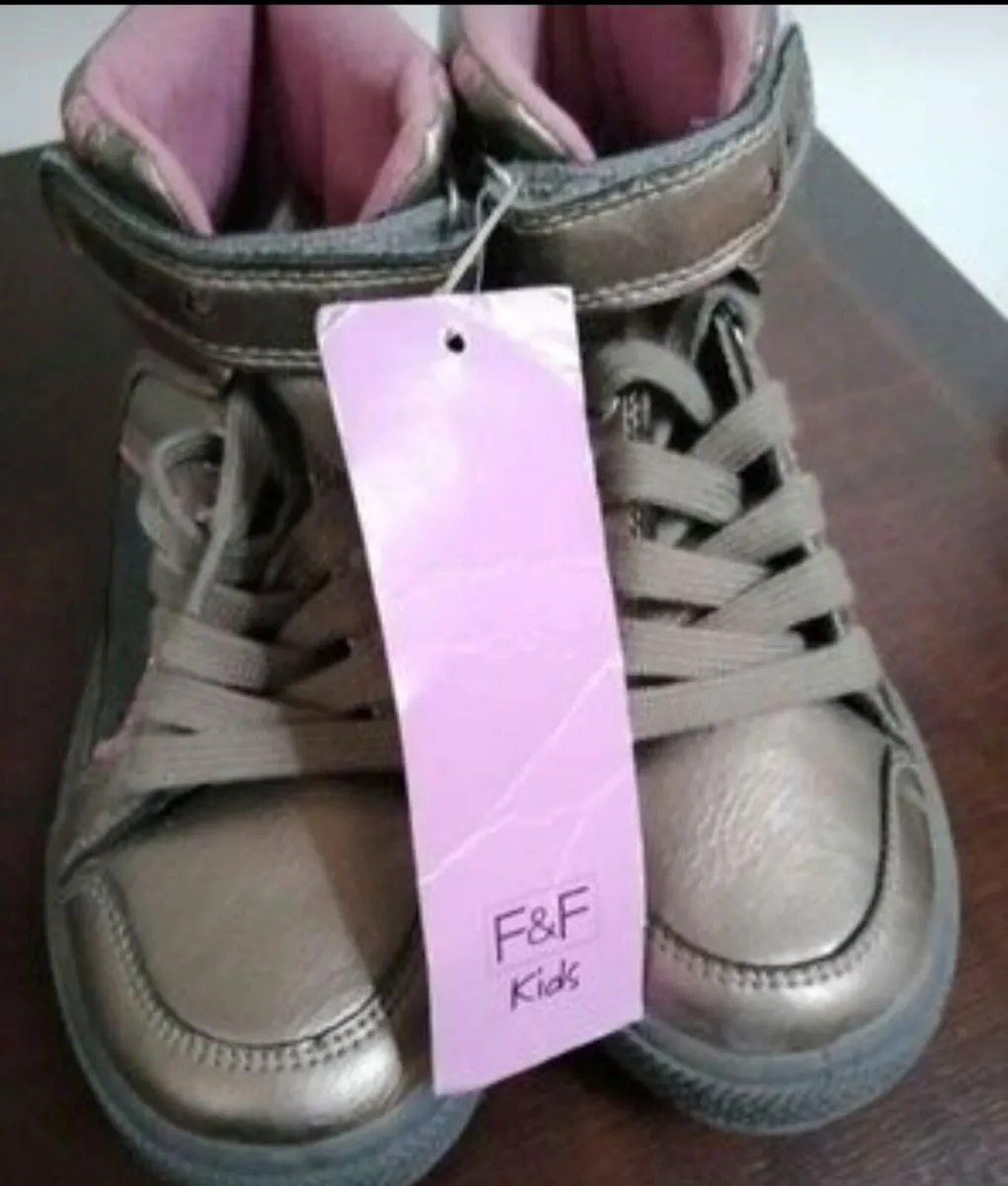 Girls High sided grey runners new with tag's - Image 1