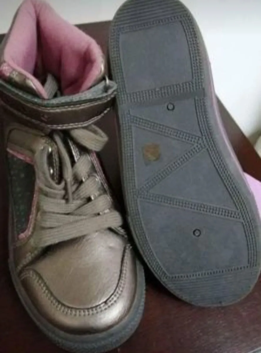 Girls High sided grey runners new with tag's - Image 3