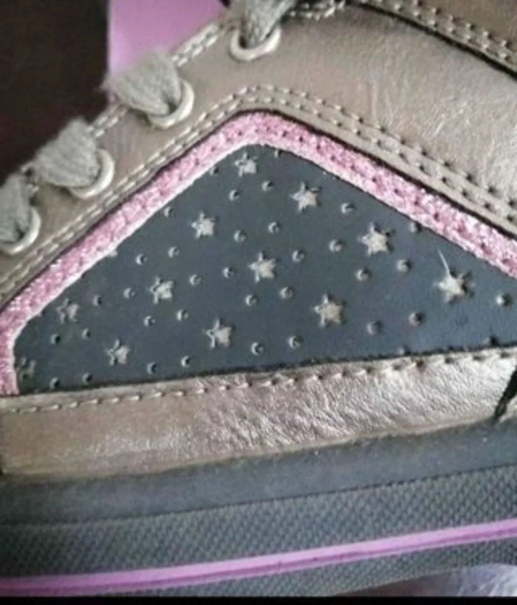 Girls High sided grey runners new with tag's - Image 4