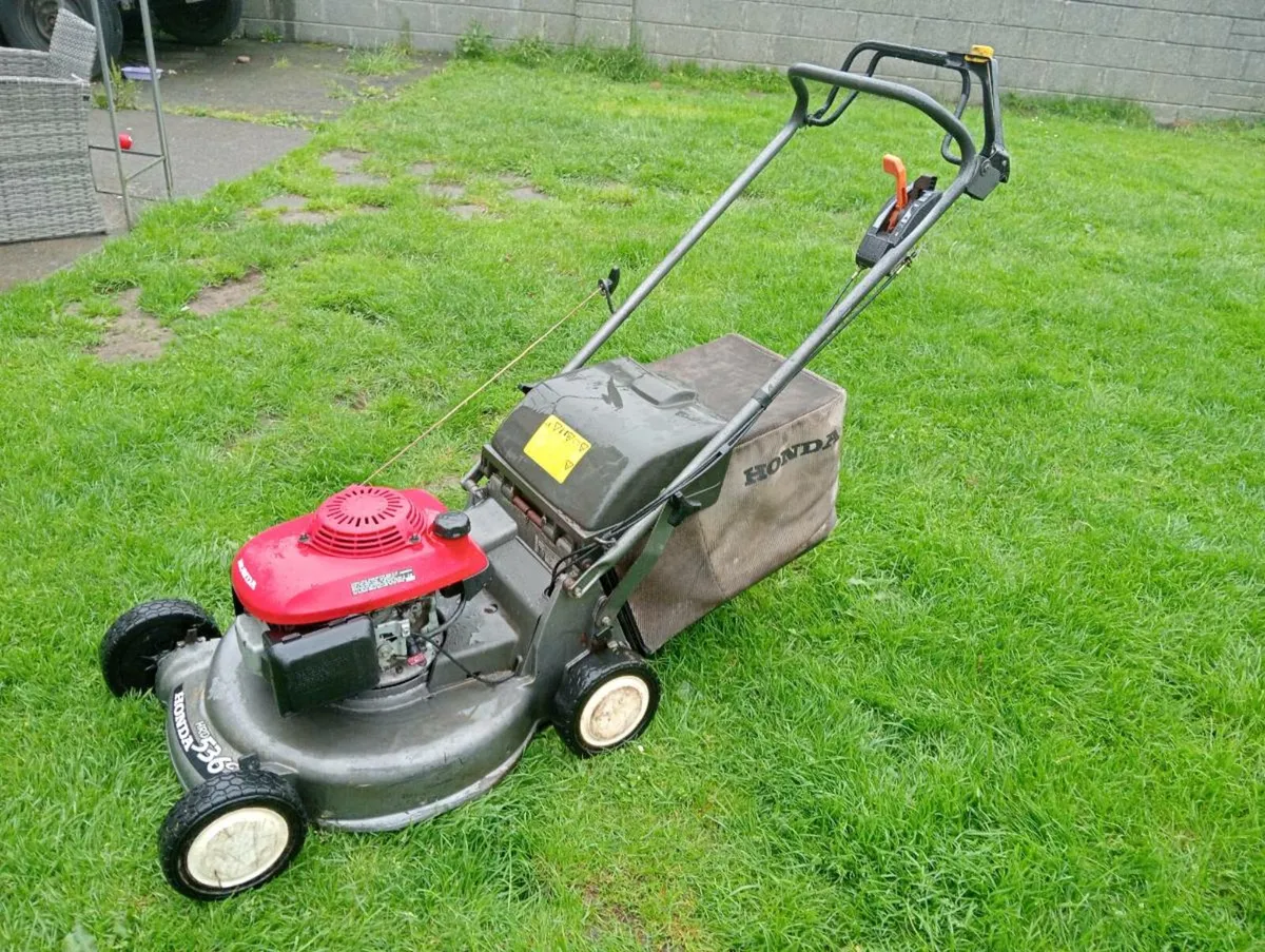 Honda HDR536c professional self propelled mower - Image 1