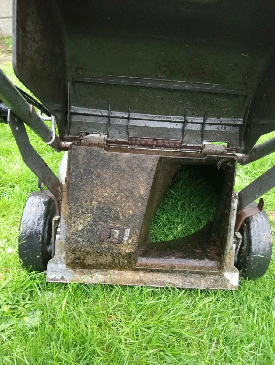 Honda HDR536c professional self propelled mower - Image 4
