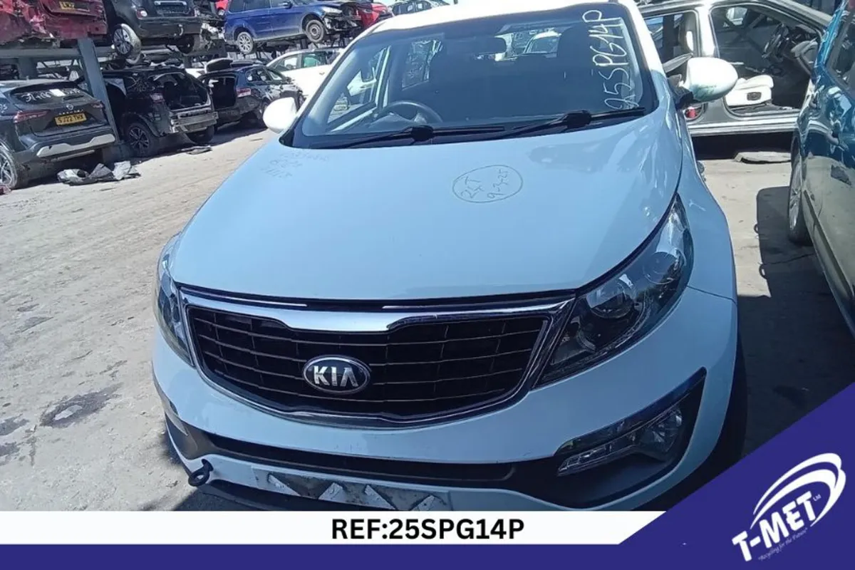 2015 KIA SPORTAGE BREAKING FOR PARTS - Image 2