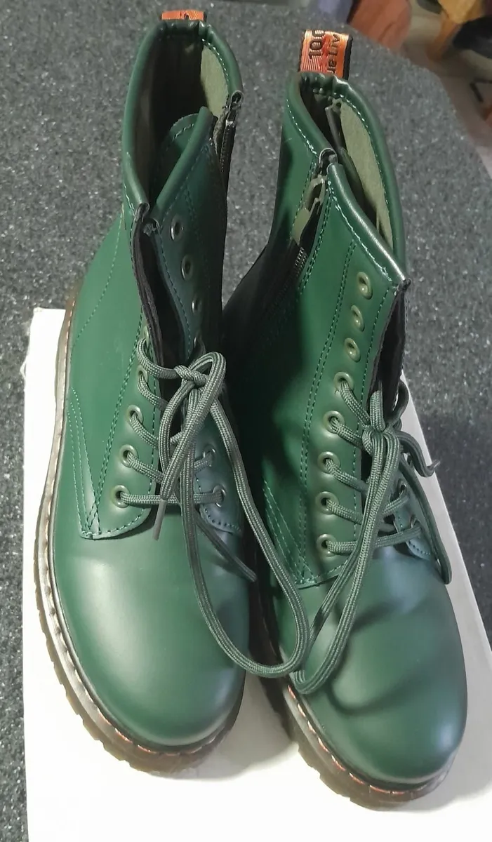 Green Ladies Docs - Image 1
