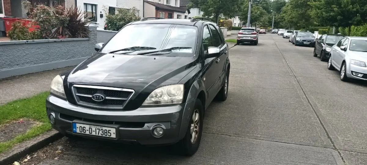 2006 Kia Sorento.. non runner...for spares - Image 2