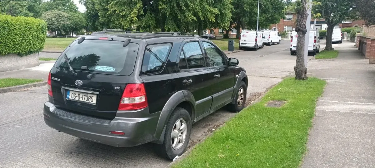 2006 Kia Sorento.. non runner...for spares - Image 3