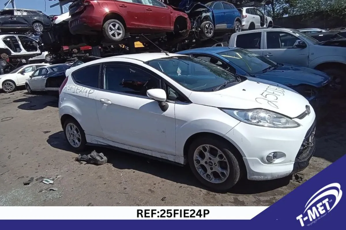 2011 FORD FIESTA BREAKING FOR PARTS - Image 1