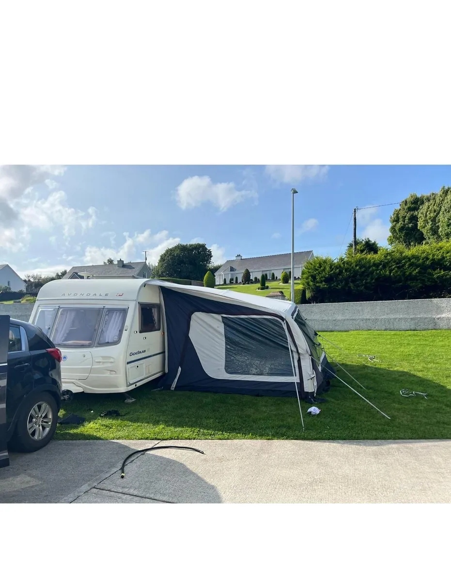 Caravan 6 berth fixed bunks - Image 1