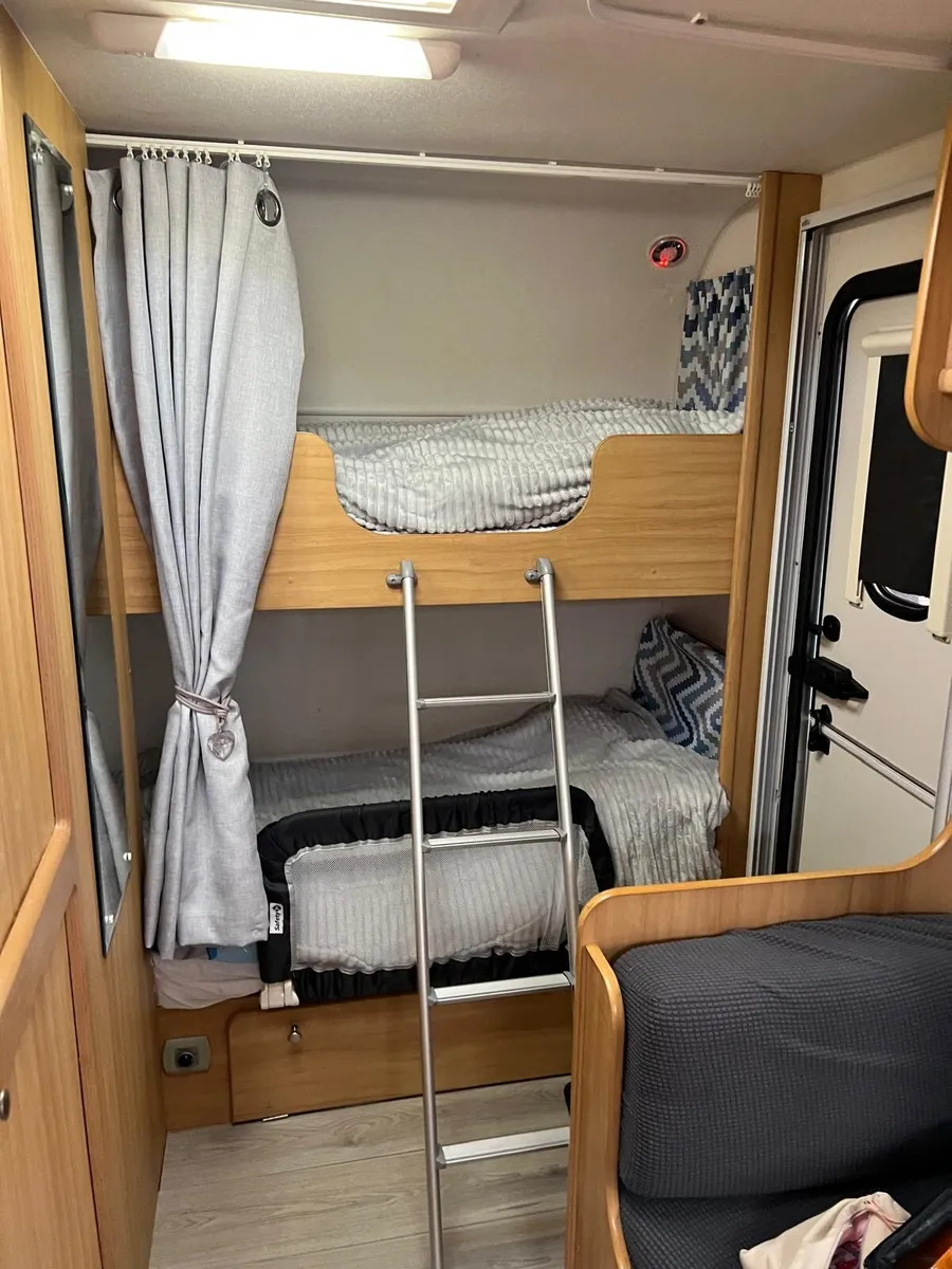 Caravan 6 berth fixed bunks - Image 3