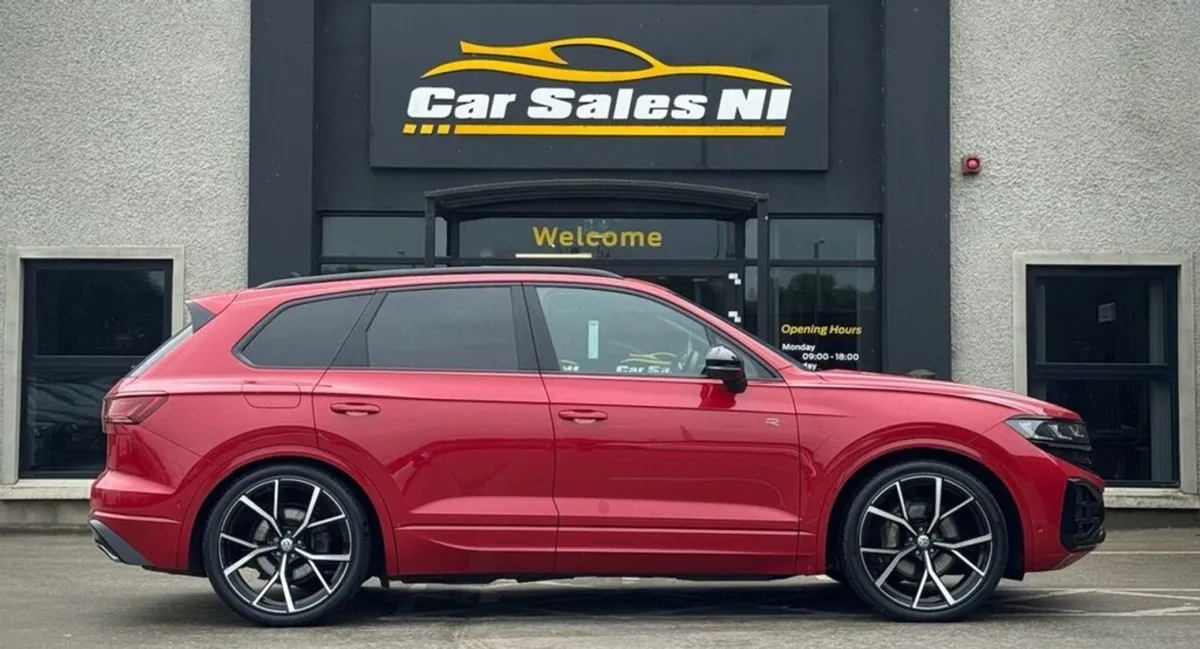 Volkswagen Touareg 3.0 TDI V6 Black Edition SUV 5 - Image 3