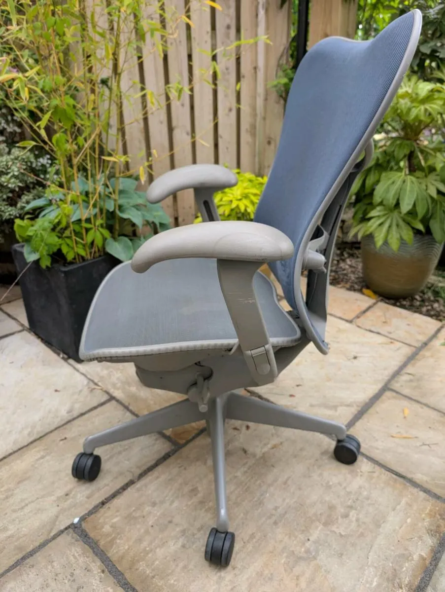 Ergonomic office chair - Image 2