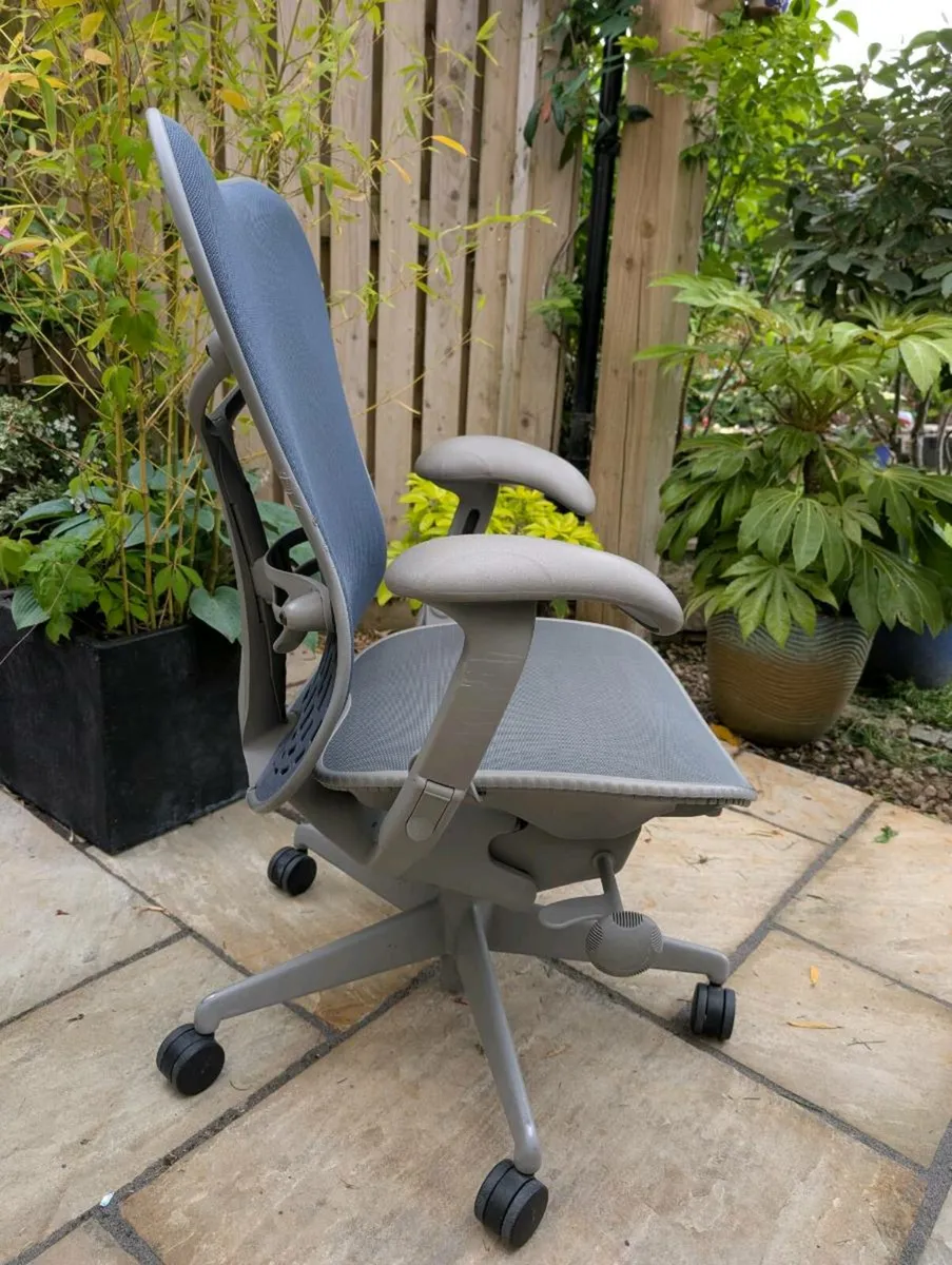 Ergonomic office chair - Image 3