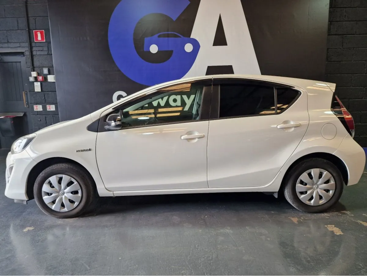 Toyota Aqua 1.5 Hybrid Rear Camera-android Auto-l - Image 4