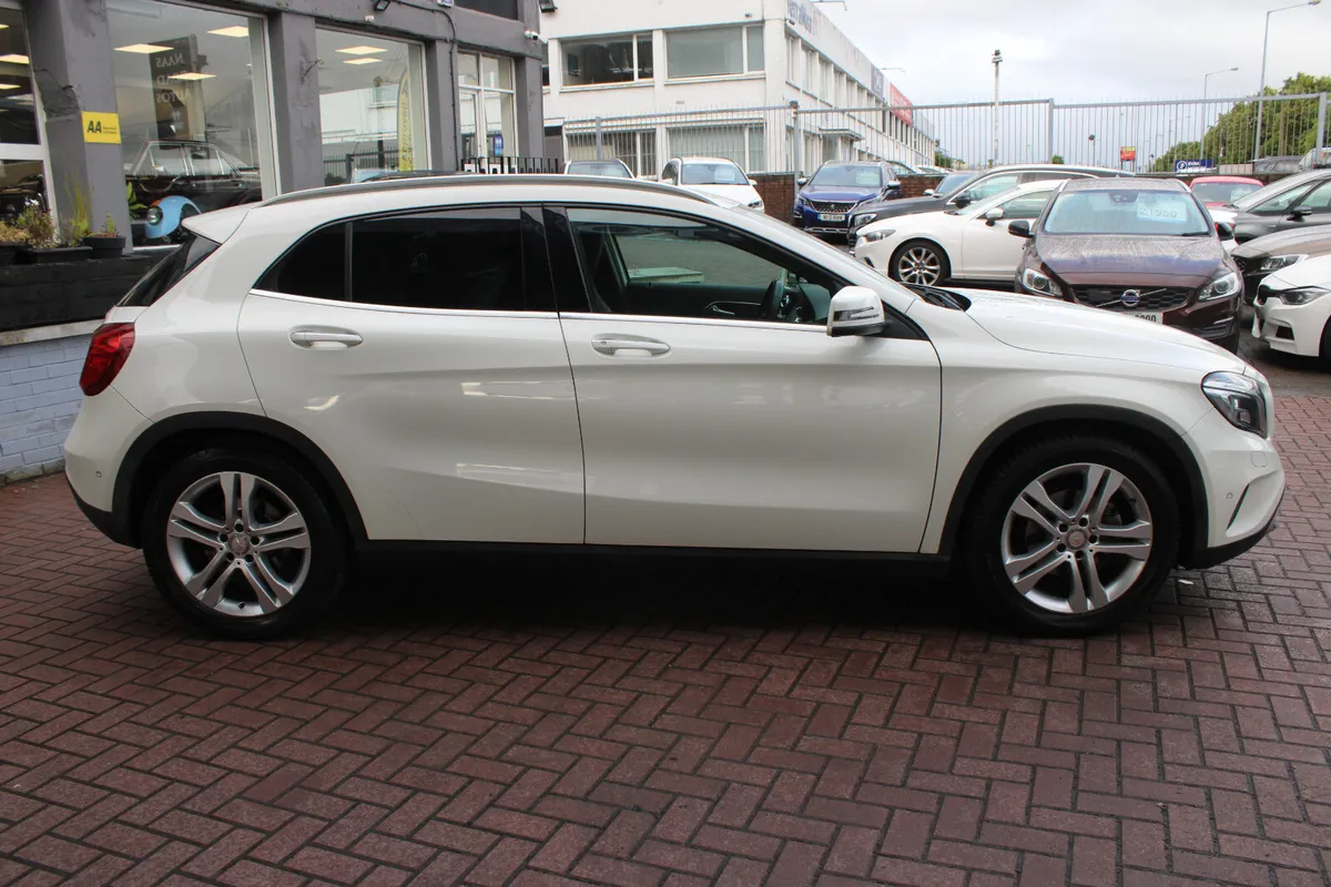 MERCEDES BENZ GLA180 AMG LINE AUTOMATIC - Image 3